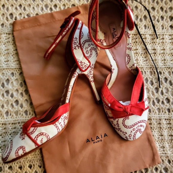 Alaia Shoes - 💞ALAIA PARIS VINTAGE ANKLE STRAP PAISLEY HEELS💞